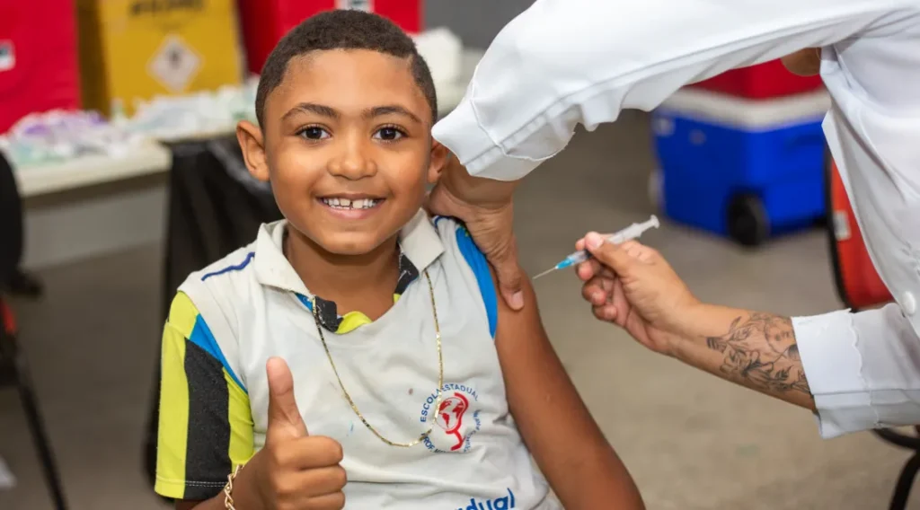 Sergipe amplia vacinação contra dengue para faixa etária de 10 a 14 anos e recebe 20 mil doses da QDenga