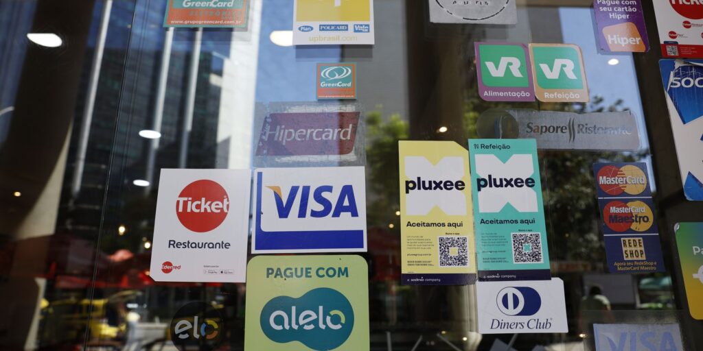 Pluxee obtém liminar que suspende fiscalização sobre novas regras do vale-alimentação