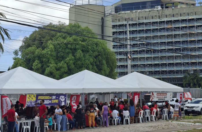 Aposentadas do magistério de Sergipe exigem devolução dos 14% e retomada da carreira