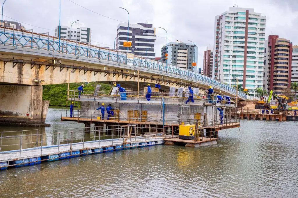 Prefeita de Aracaju vistoria obra de duplicação da ponte Godofredo Diniz, que atinge 50% de execução