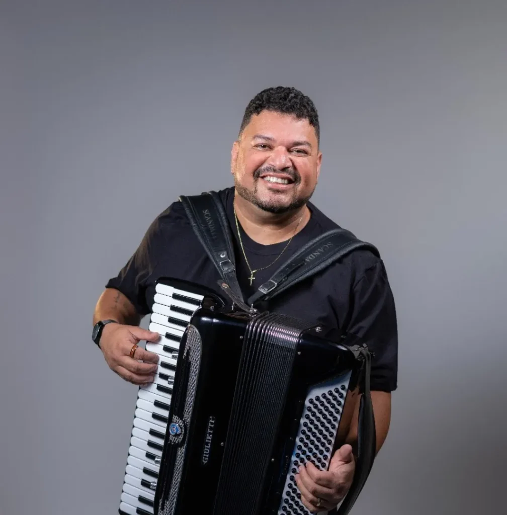 Mimi do Acordeon celebra três décadas de carreira com recepção intimista em Aracaju