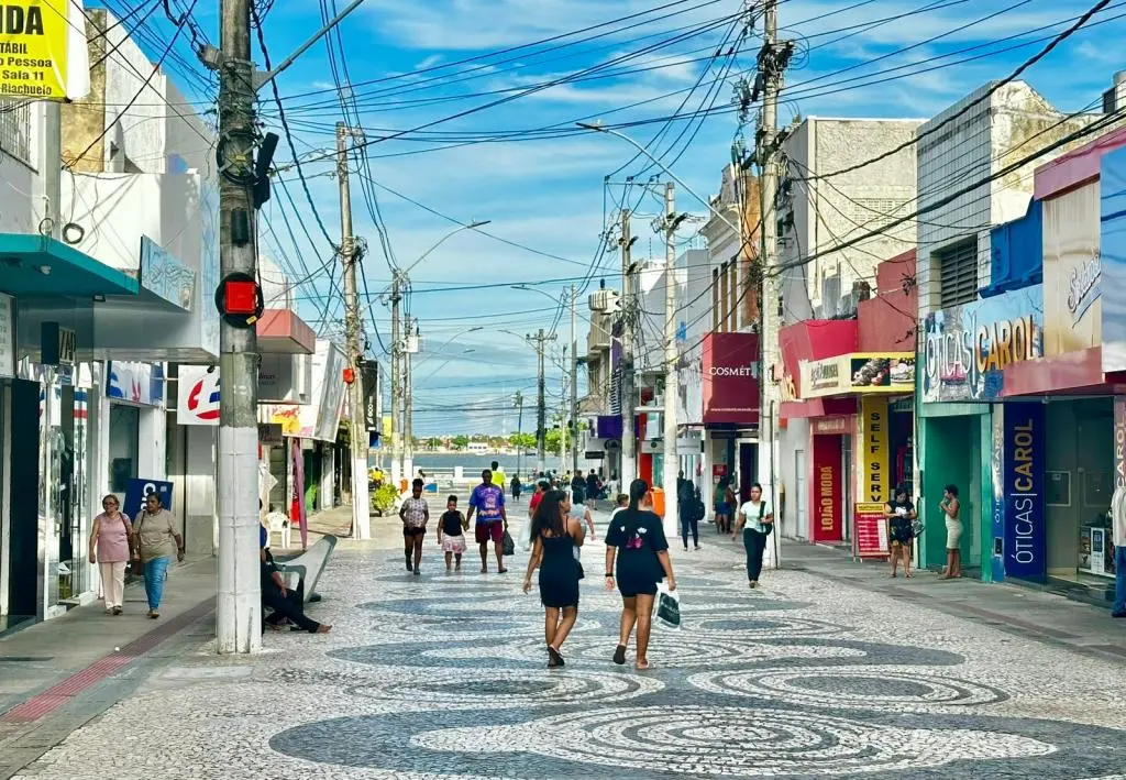 Aracaju cria 7.460 vagas com carteira assinada em 2025