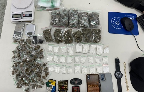 Polícia detém casal suspeito de tráfico de drogas no bairro São Conrado, em Aracaju