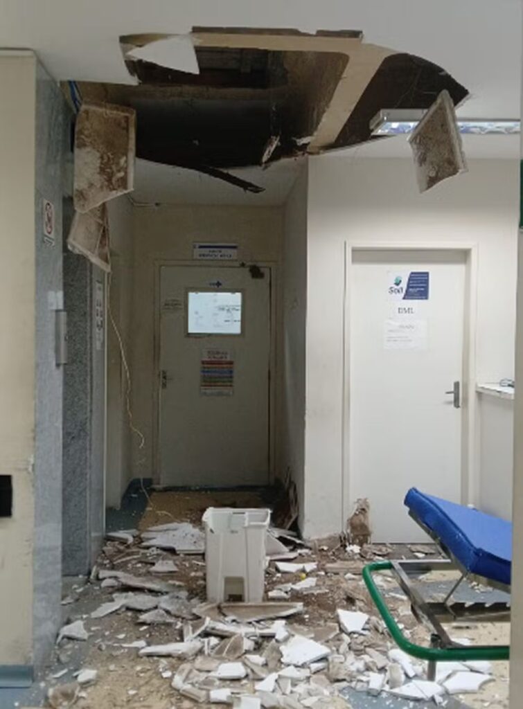 Parte do teto desaba no terceiro andar do Hospital Universitário de Aracaju; ninguém se machuca