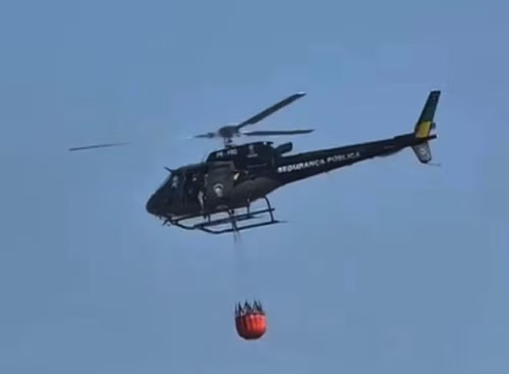 Susto na Zona Sul: Incêndio em vegetação mobiliza Bombeiros e helicóptero do GTA no bairro Gameleira