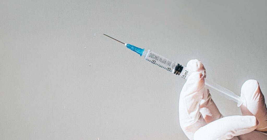 Anvisa aprova injeção semestral para prevenção do HIV; eficácia chega a 100% em estudos