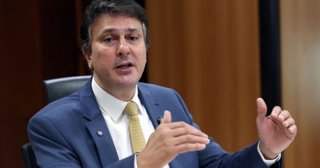 Camilo Santana confirma saída do MEC para focar nas eleições de 2026