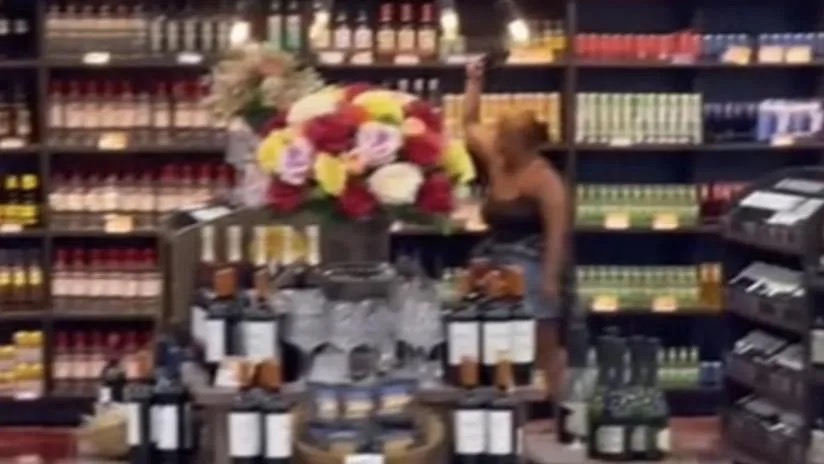 “Dia de Fúria”: Mulher é detida após quebrar diversas garrafas de vinho em supermercado; veja o caso
