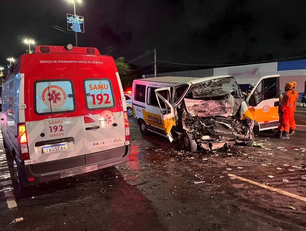 Após 15 dias, motorista de van escolar ferido em acidente em Aracaju recebe alta