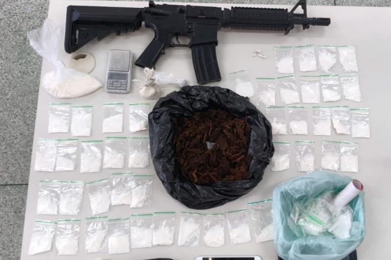 Polícia Militar prende suspeito de tráfico ilícito de entorpecentes no Bairro Coroa do Meio