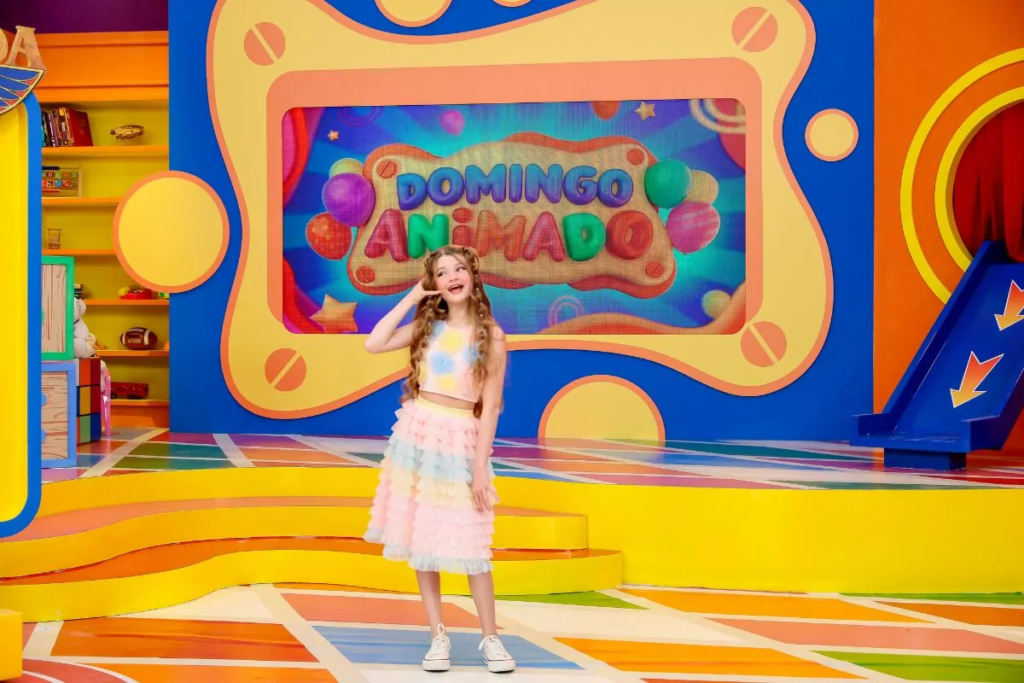 Juju Penido leva carisma e diversão ao palco do Domingo Animado