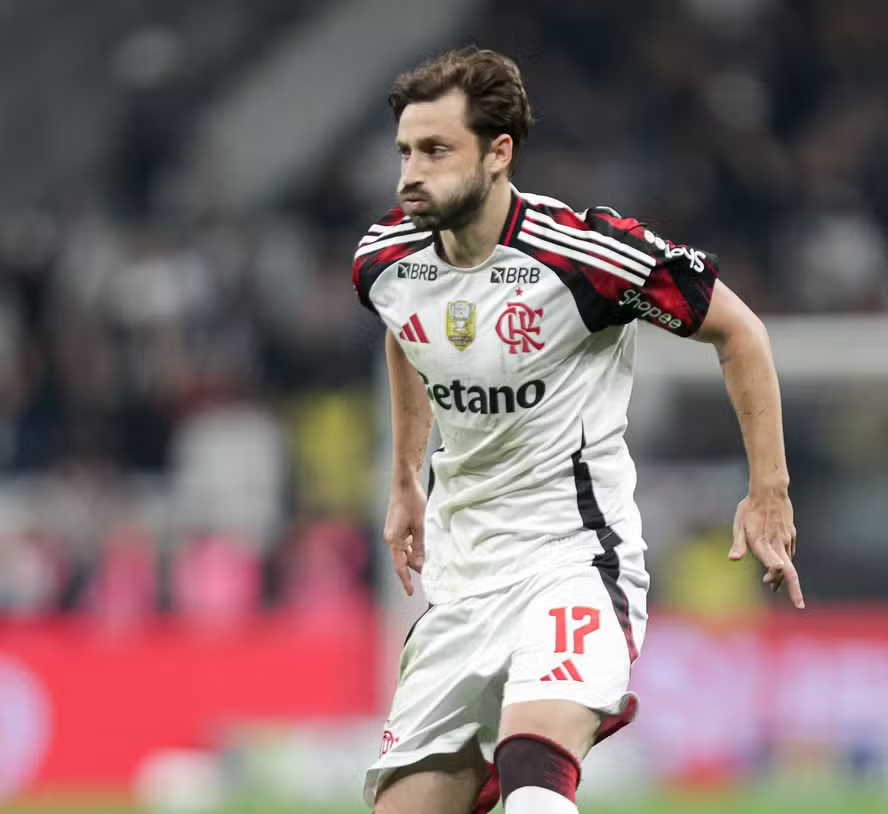 Flamengo encaminha empréstimo de Matías Viña ao River Plate com gatilho de compra