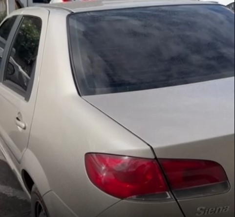 Criminosos sequestram motorista, abandonam carro e fogem em moto furtada