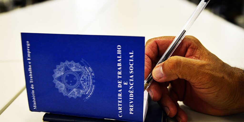 Dezenove estados e o DF registraram em 2025 a menor taxa de desemprego da série histórica