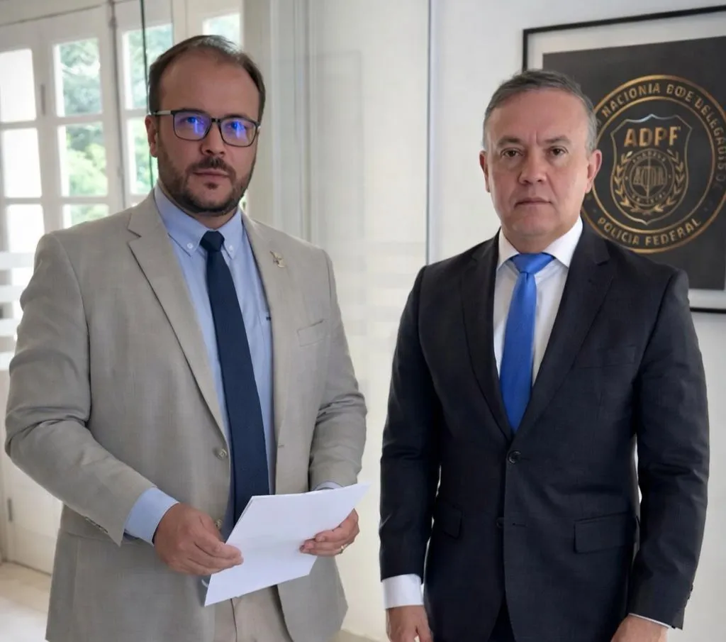 Thiago de Joaldo entrega projeto à ADPF que amplia prerrogativas da Polícia Federal