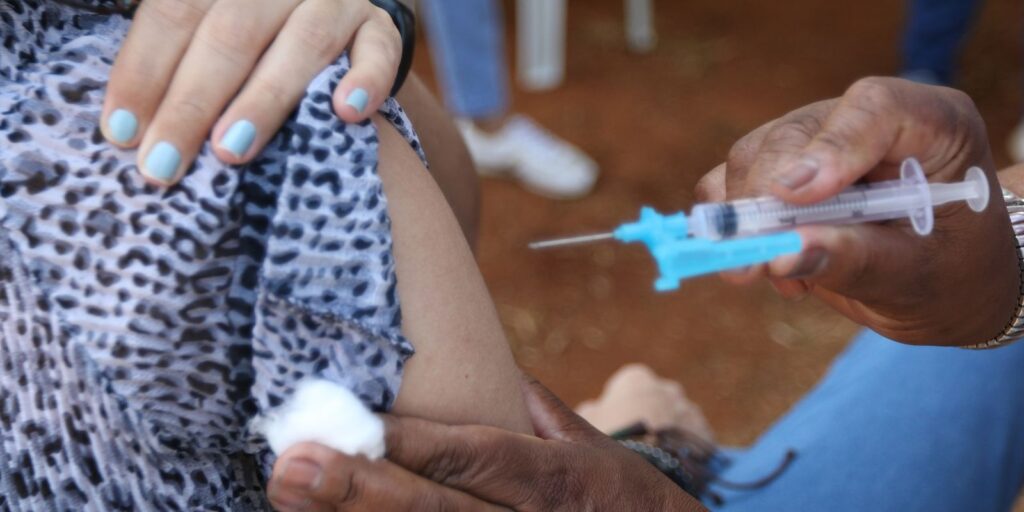 Cobertura vacinal contra HPV chega a 95,81% entre adolescentes na capital paulista em 2025