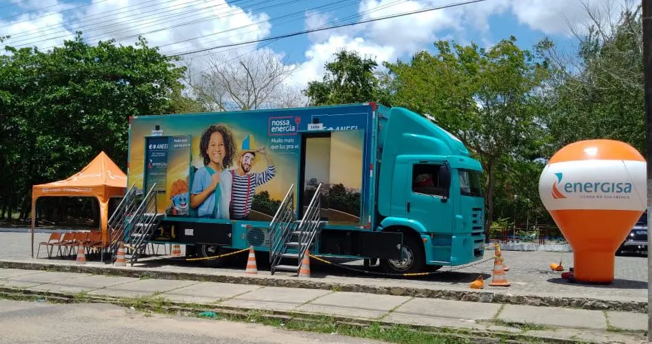 Caminhão da Energisa leva troca de lâmpadas e palestras a três cidades de Sergipe em fevereiro