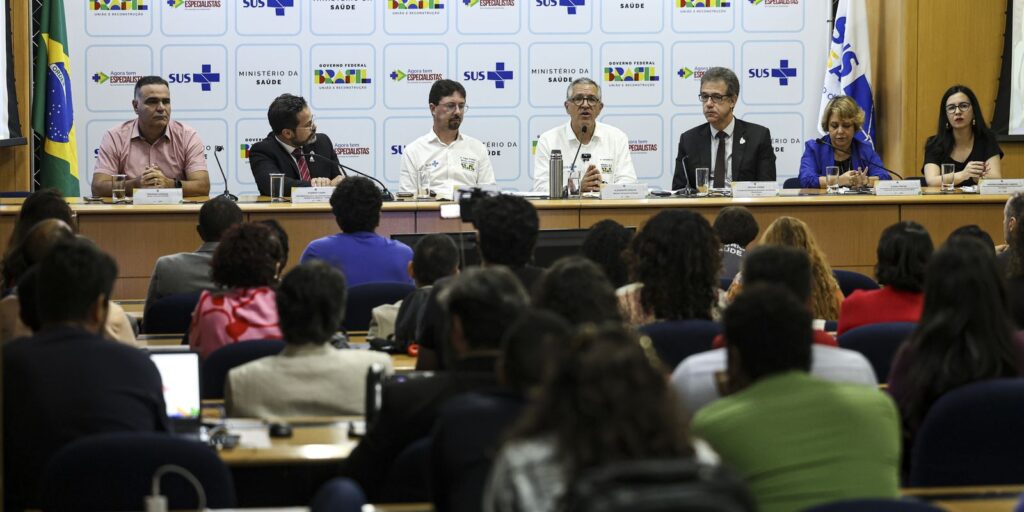 Ministério da Saúde abre 3 mil vagas de residência e seleciona 900 médicos especialistas