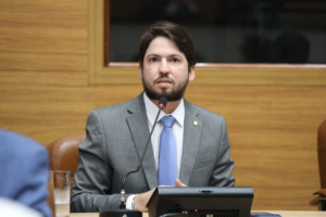 Luciano Pimentel volta à Alese após 60 dias de licença médica e destaca avanços do governo estadual