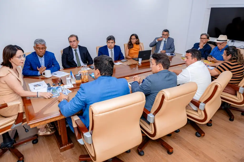 Prefeita de Aracaju reúne equipe para acelerar restauração do Palácio Inácio Barbosa