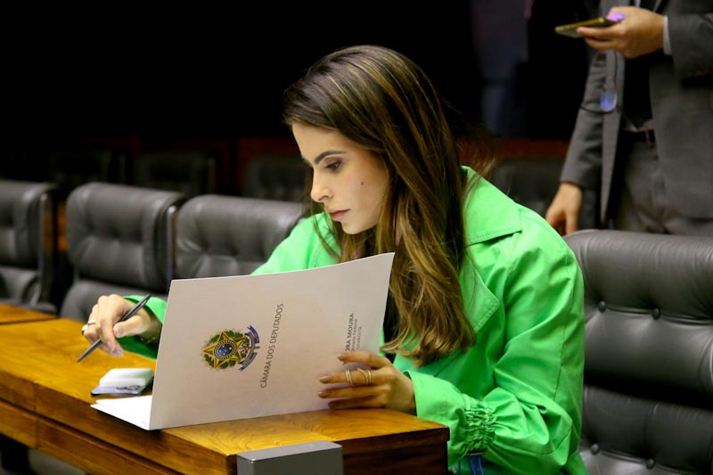 Yandra Moura protocola sete novos projetos de lei e reforça pauta social no início de 2026
