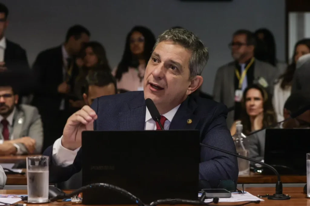 Rogério Carvalho pressiona Congresso por regras para motoristas e entregadores de aplicativo