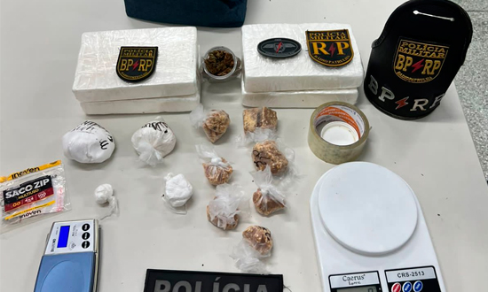 Radiopatrulha apreende cocaína, crack e maconha em área de invasão na Zona Norte de Aracaju
