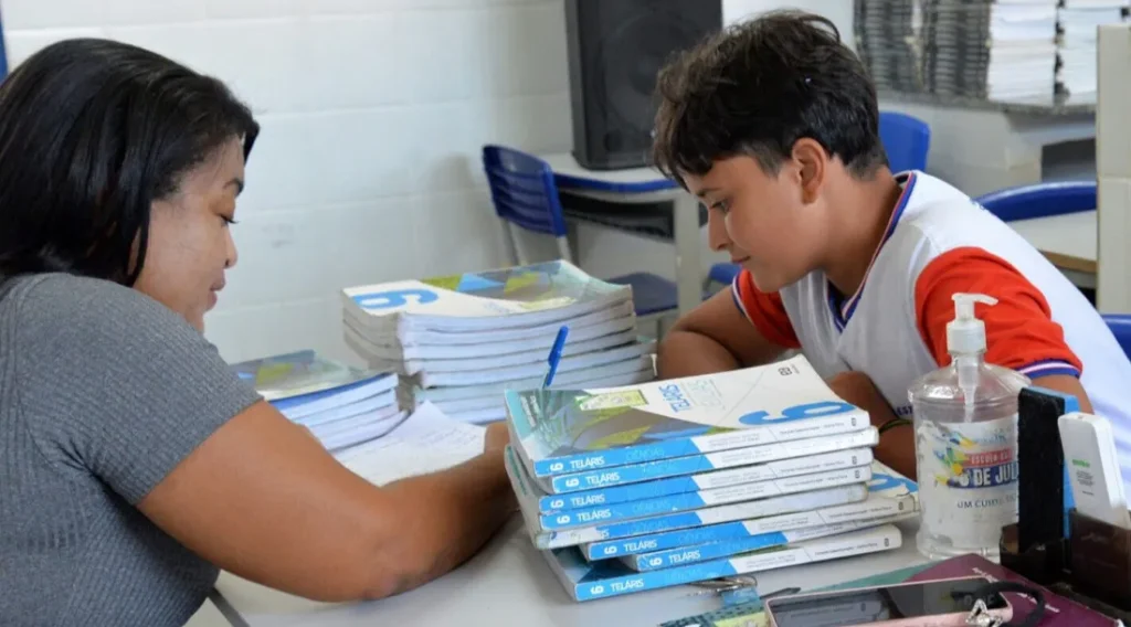 FNDE estende até 9 de fevereiro o prazo para escolas pedirem reserva técnica de livros didáticos