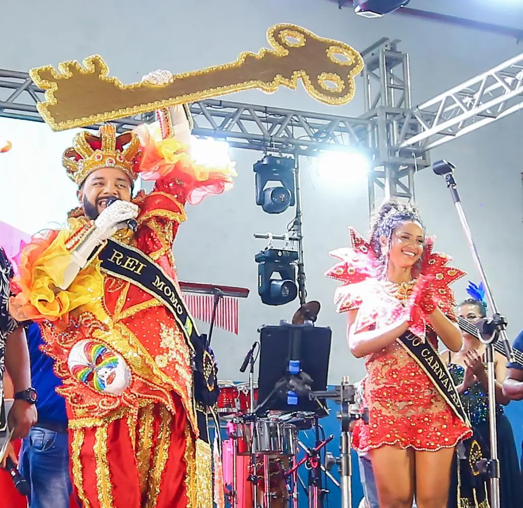 Chave da cidade é entregue e Carnaval 2026 de Aracaju começa oficialmente