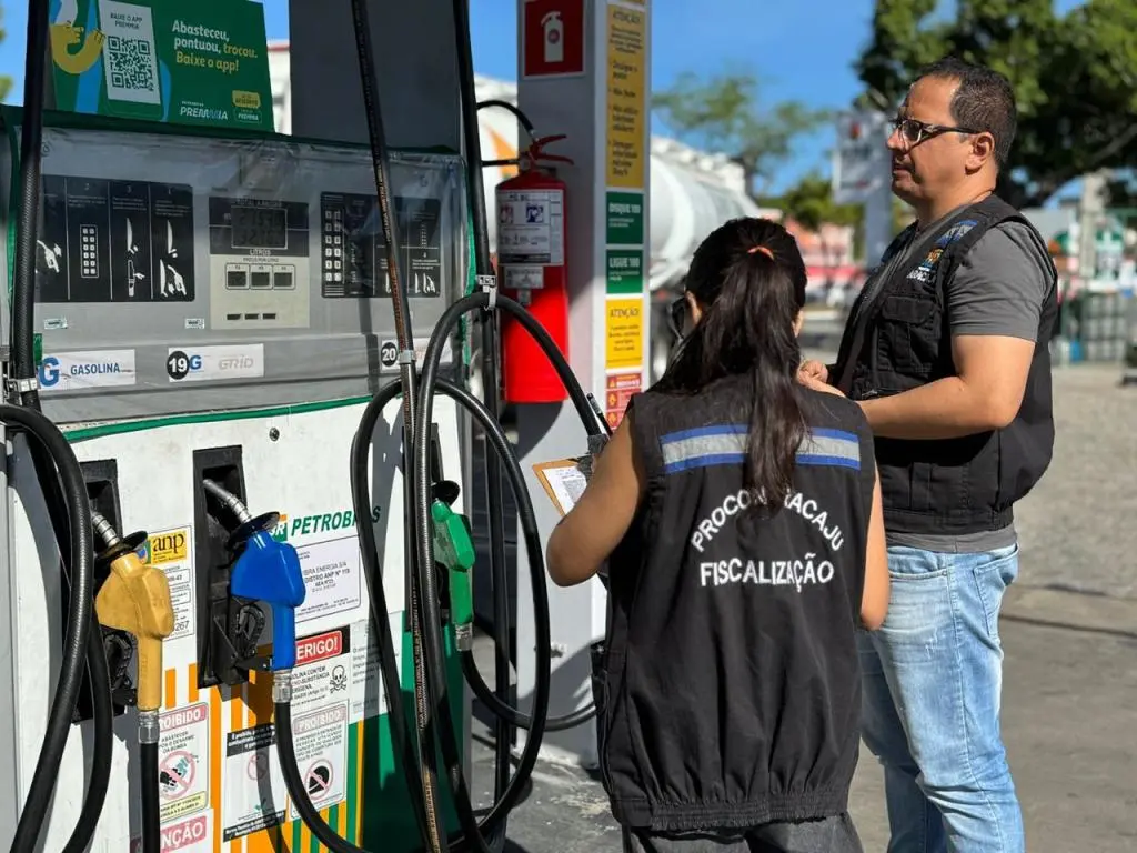 Procon Aracaju aponta variação de preços de combustíveis em 41 postos da capital
