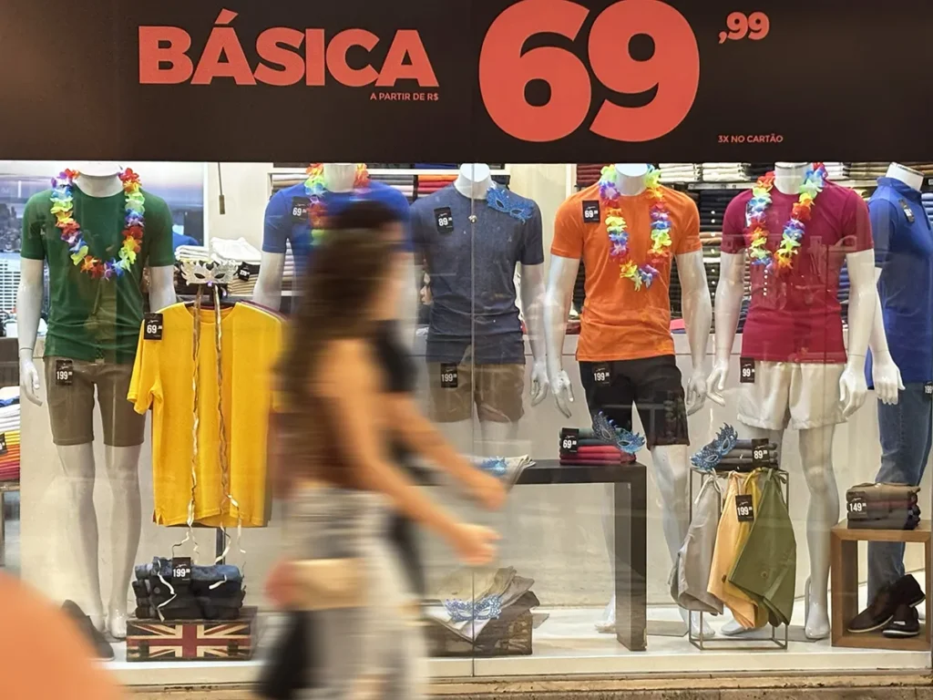 Pré-Carnaval aquece vendas de fantasias, acessórios e serviços nos shoppings de Aracaju