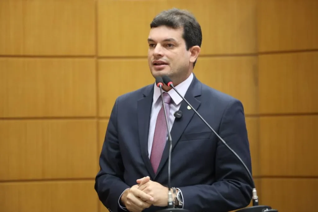 Deputado destaca prêmio nacional para São Cristóvão e avanço na geração de empregos
