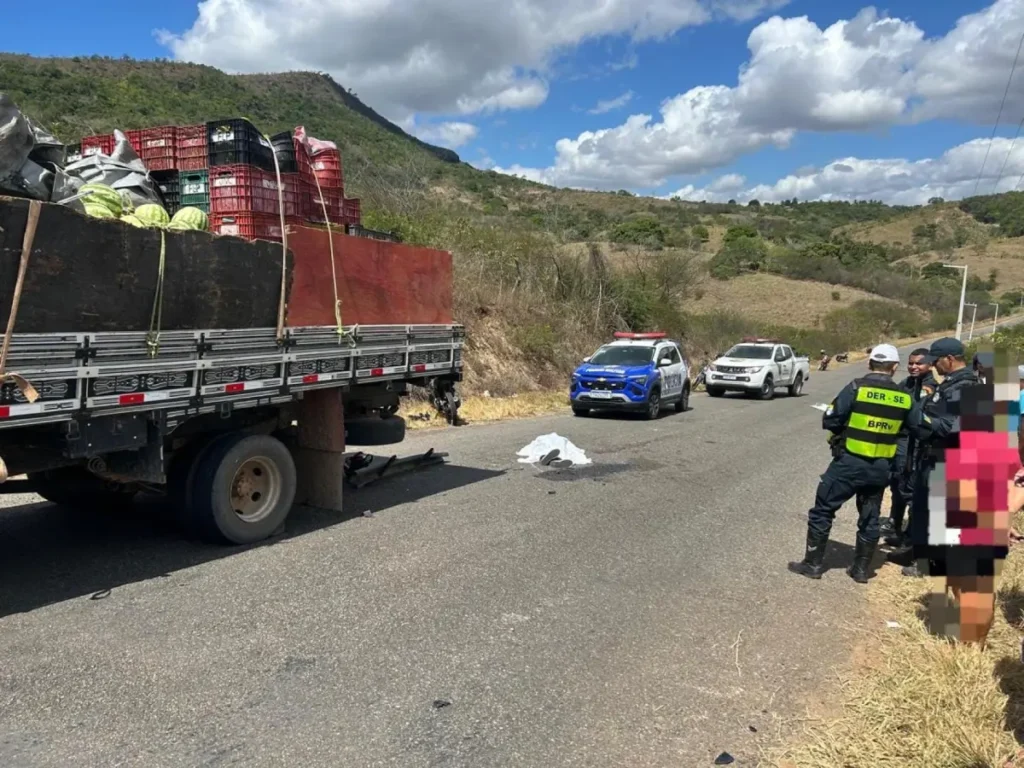 Jovem de 21 anos morre após colisão entre moto e caminhão na SE-240, em Santa Rosa de Lima