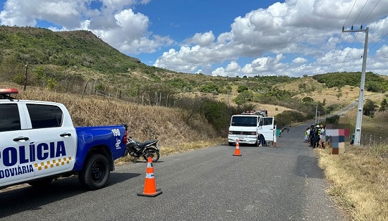 Motociclista de 21 anos morre após bater na traseira de caminhão na SE-240