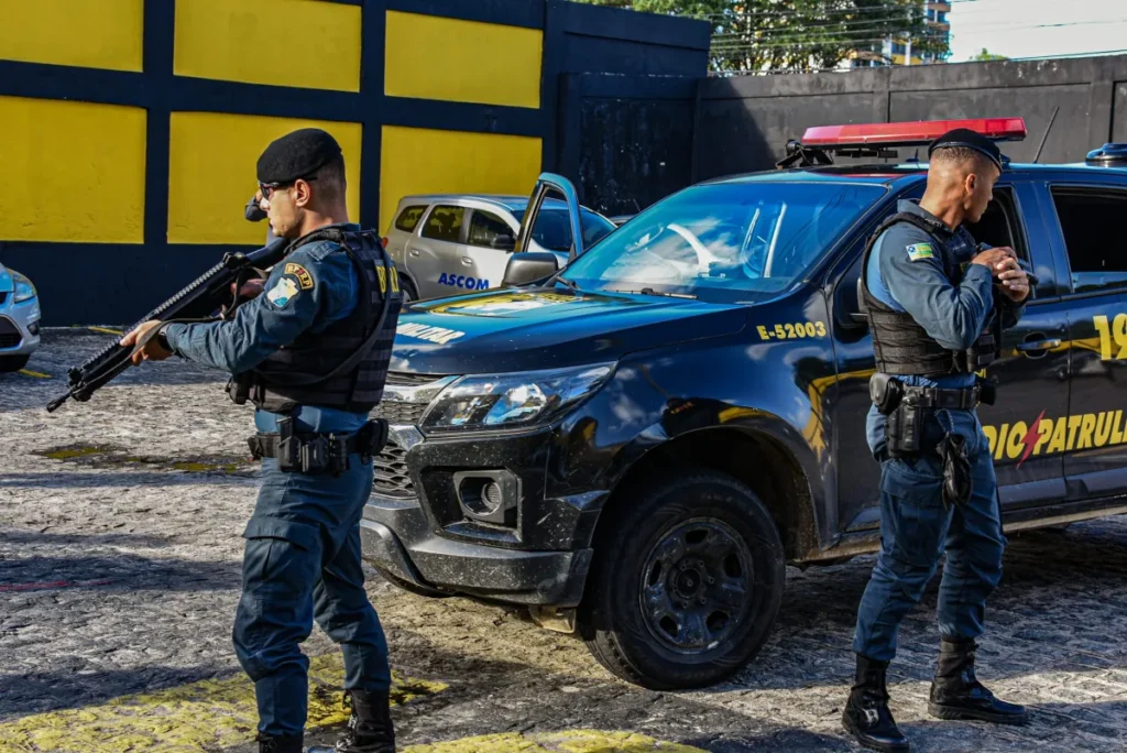 Polícia Militar apreende armas, munições e drogas em três bairros de Aracaju e Nossa Senhora do Socorro
