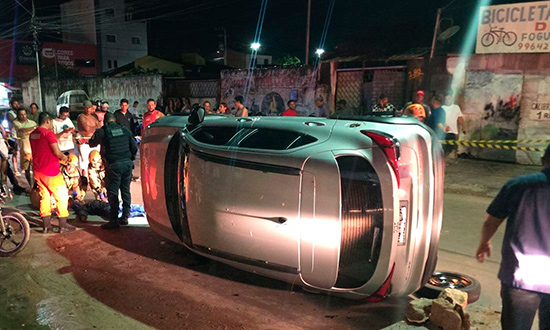 Motorista suspeito de embriaguez colide com moto e fere duas pessoas em Nossa Senhora do Socorro