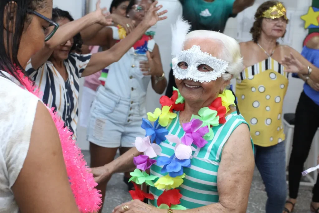 Bailinho de Carnaval da AMO promete tarde de diversão a pacientes com câncer nesta terça-feira