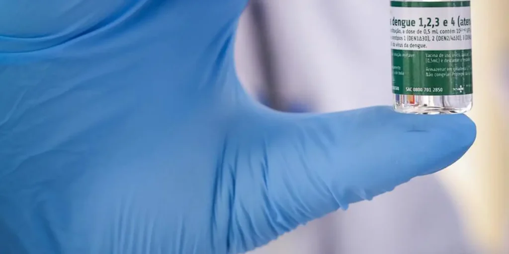 Vacinação contra dengue começa para 1,2 milhão de profissionais de saúde do SUS