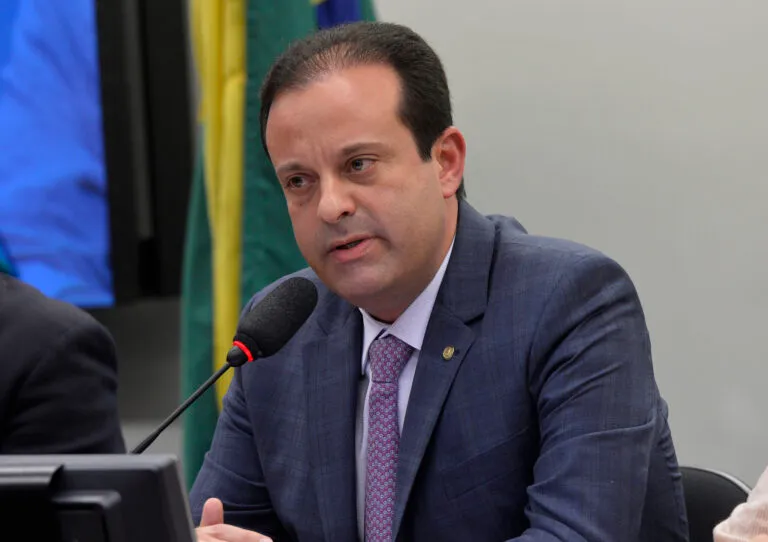 André Moura descarta integrar mesmo bloco político que Alessandro Vieira