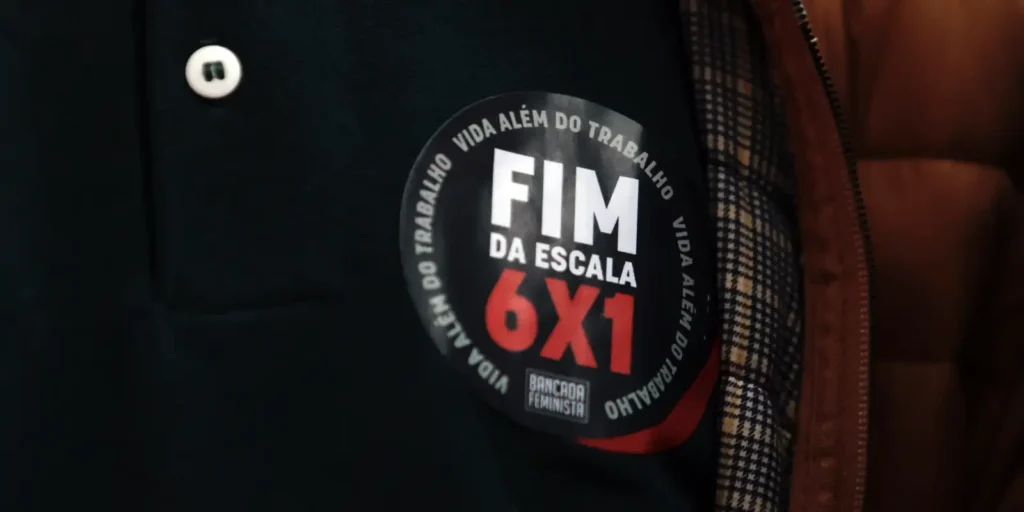 Maioria dos brasileiros apoia fim da escala 6×1 se salário for mantido, aponta pesquisa