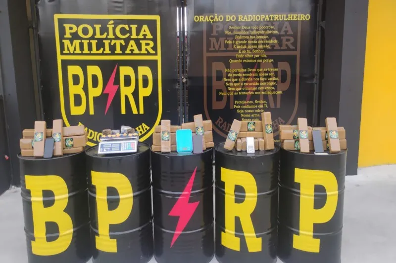 Mulher é presa no Bairro Bugio com mais de 33 kg de drogas em Aracaju