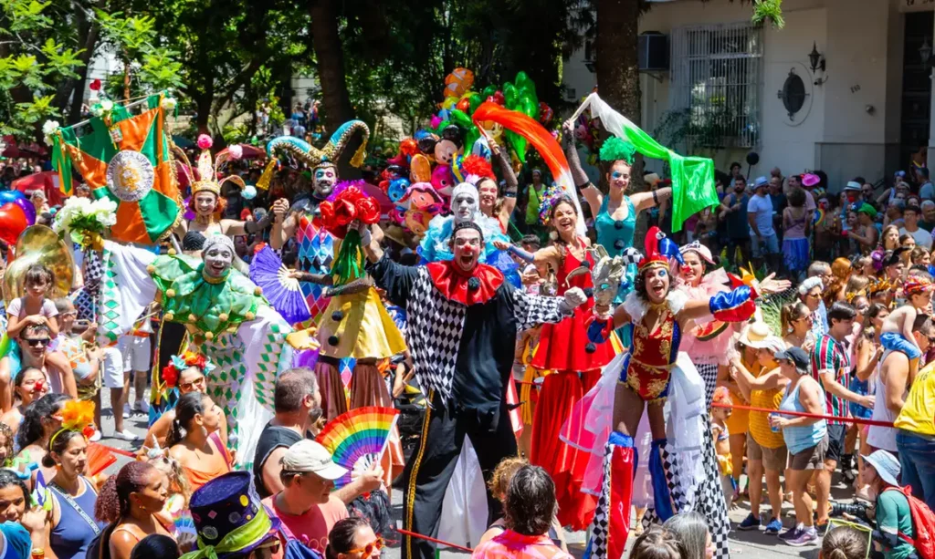 Rio reúne 56 blocos de rua neste domingo de Carnaval e espera 6,8 milhões de foliões