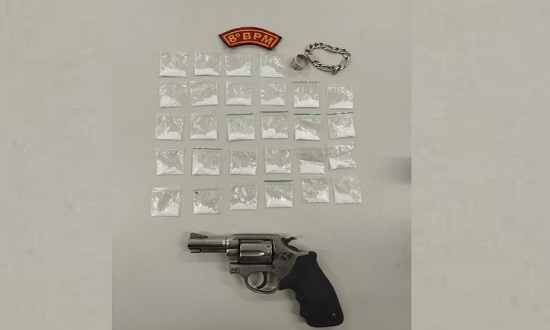 Polícia Militar apreende revólver e 28 papelotes de cocaína em Aracaju após denúncia