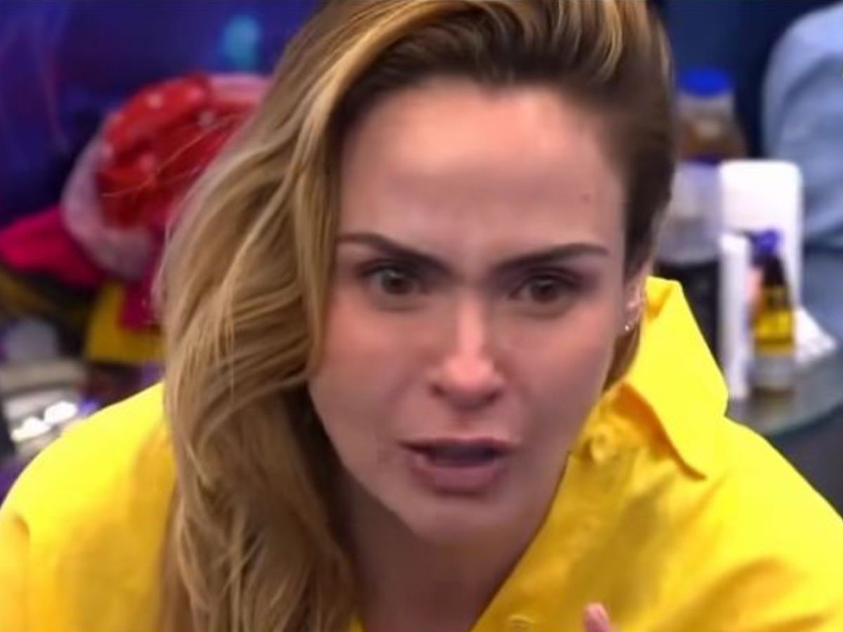 Ana Paula Renault 1 2