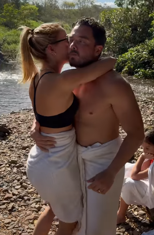 Wesley Safadão e Thyane Dantas registram passeio sob aurora boreal na Lapônia