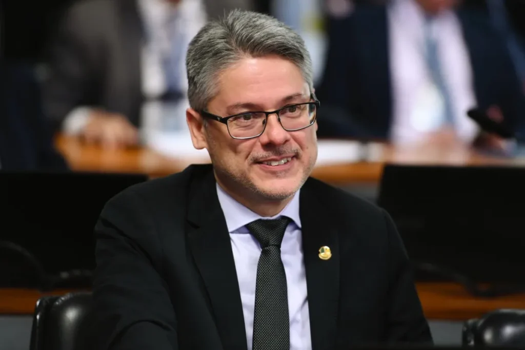 Senador Alessandro Vieira será entrevistado no Roda Viva sobre segurança pública e agenda no Senado