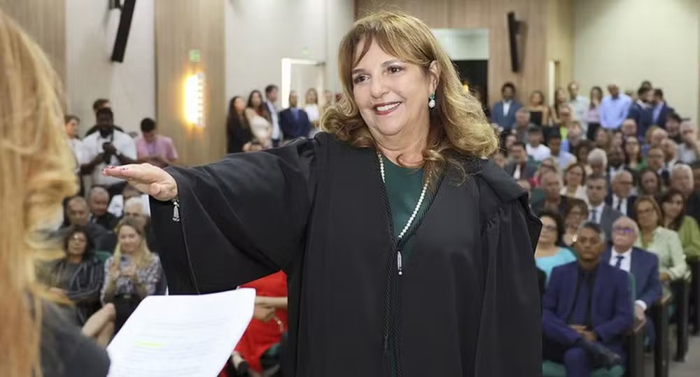 Desembargadora Ana Lúcia dos Anjos toma posse como presidente do TRE-SE