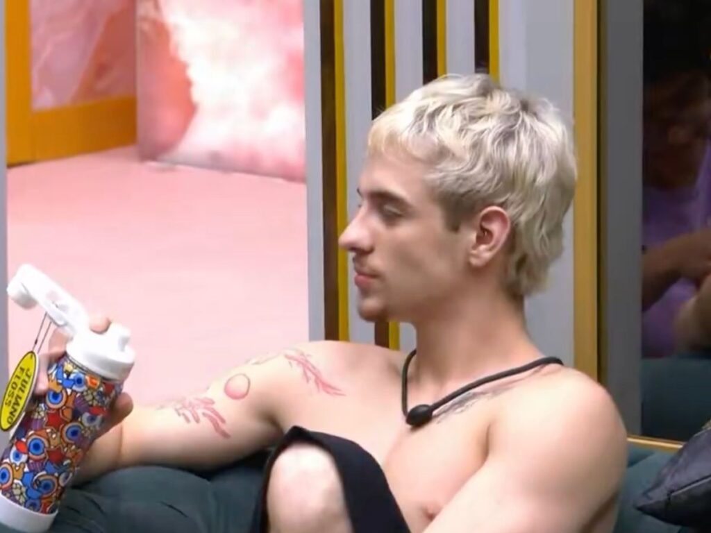 Juliano Floss corta dedo na cozinha do BBB26 e recebe dois pontos