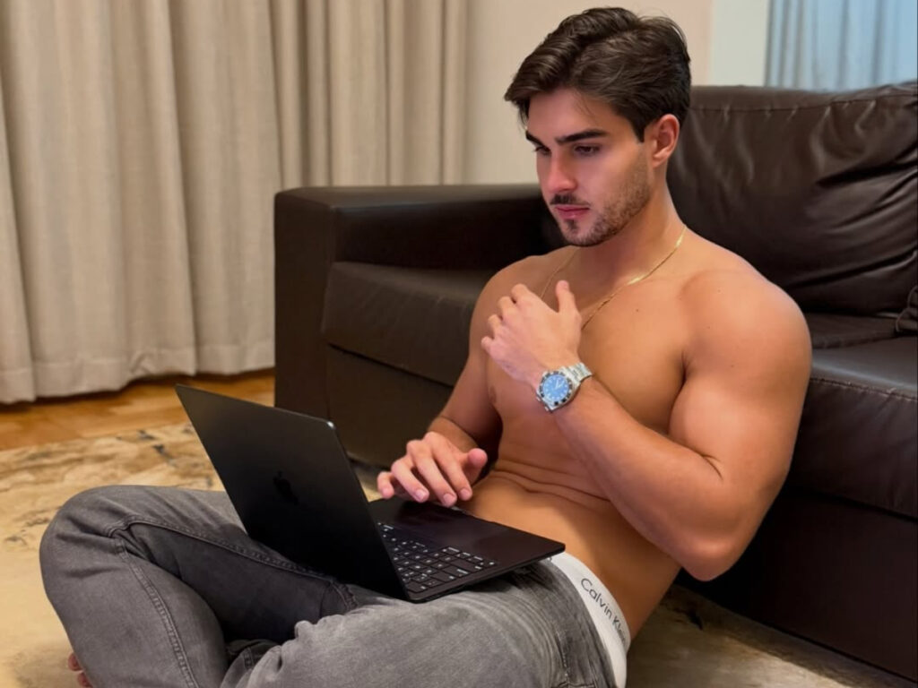 Lucas Lobato diz já ter ficado com homens e explica por que não namora mulheres