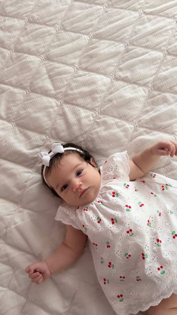 Rafa Kalimann encanta ao publicar selfie com a filha Zuza Helena